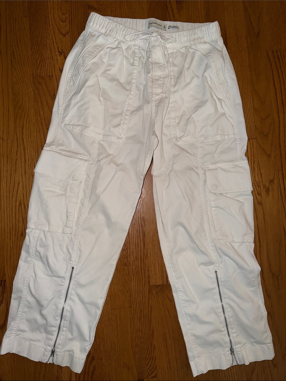 Abercrombie Pull-On Wide Leg Cargo Pant - Picture 2 of 7